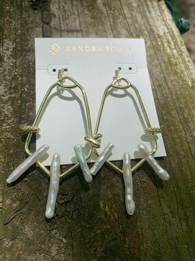 NWT Kendra Scott Eileen Gold Hoop Earrings with Mother of Pearl Dangles